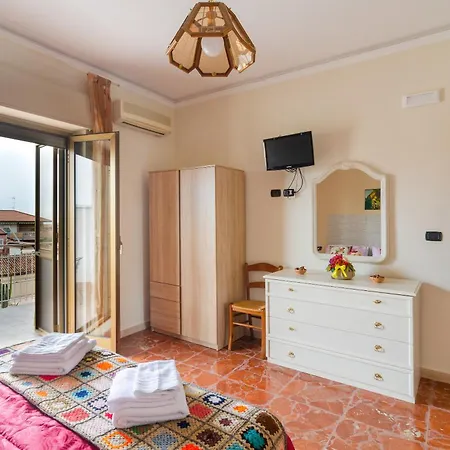 Apartment Casa Aurora A Due Passi Dalla Ferrovia Giarre