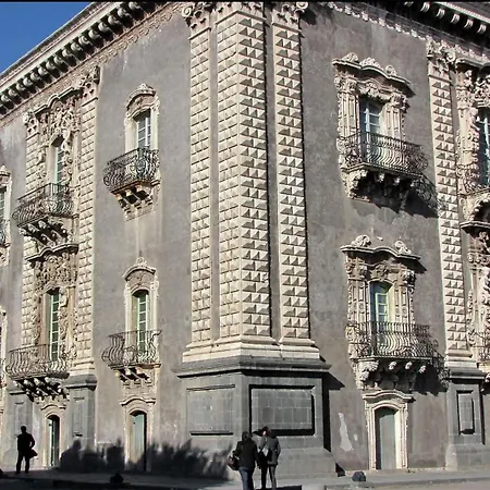 Casa Aurora A Due Passi Dalla Ferrovia アパート