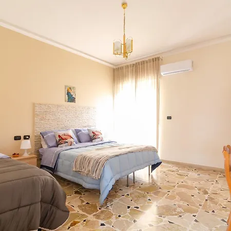 Apartment Casa Aurora A Due Passi Dalla Ferrovia Giarre